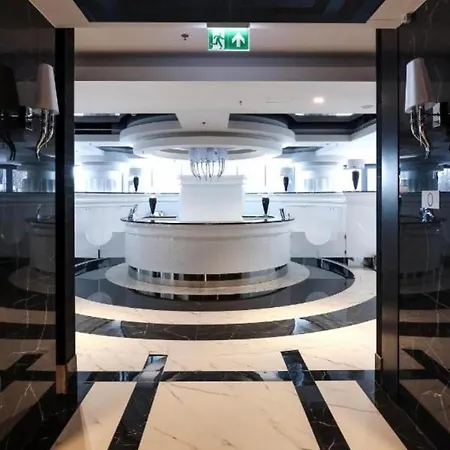 Hanza Tower Downtown 22 Pool & Jacuzzi